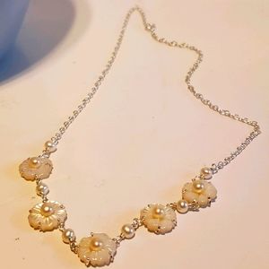 Flower design necklace and earrings